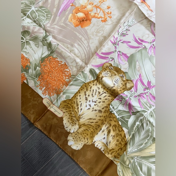 Ferragamo silk scarf - Picture 3 of 6